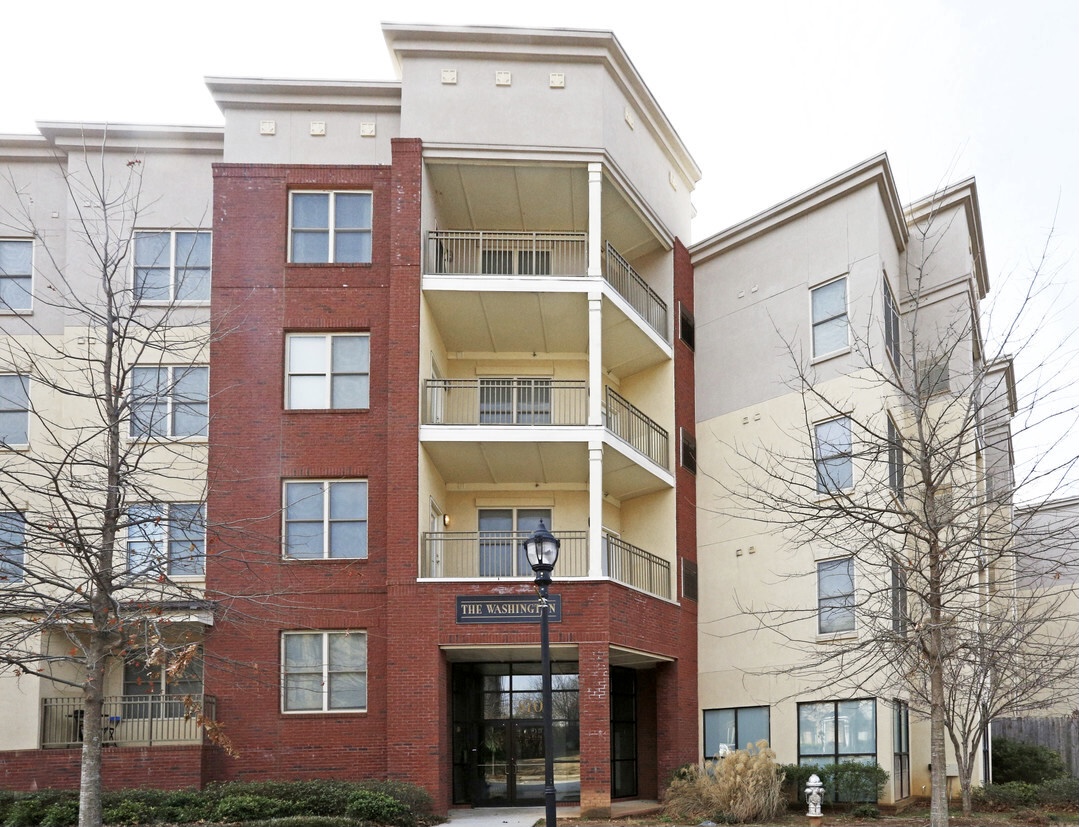 Exterior of 870 Mayson Turner Road Northwest